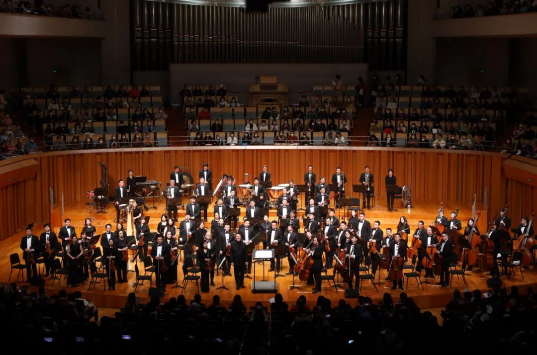 回顾 | 谭利华执棒北交、携手马向华国家大剧院上演“缤纷玫瑰”音乐会