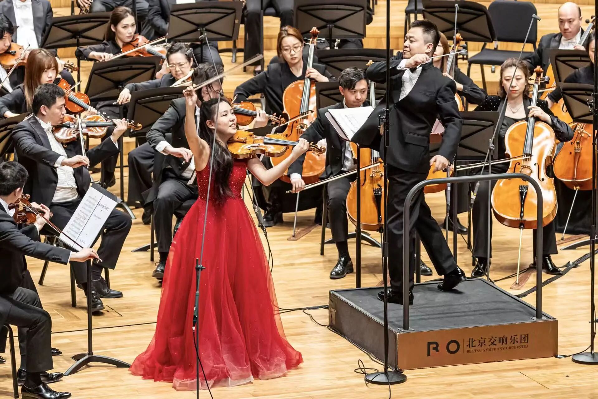 乐季评论｜春日的俄式回响——听张艺、朱蕾雅与北交演绎柴科夫斯基与格拉祖诺夫